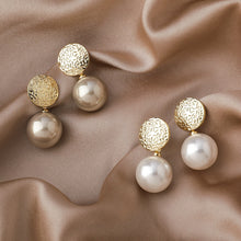 Load image into Gallery viewer, Elegant Gold Pearl Earrings
